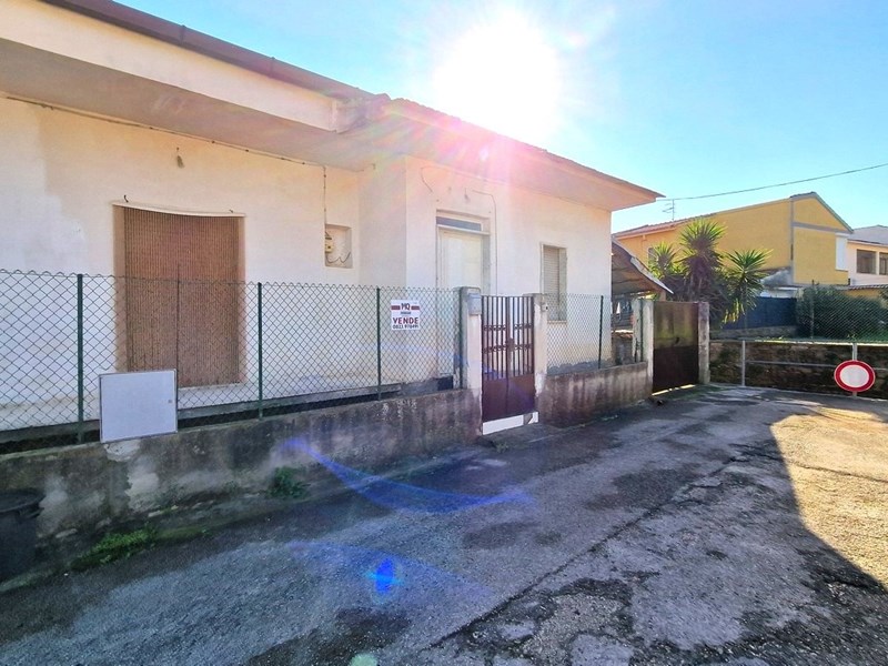 Casa Indipendente in Vendita a Falciano del Massico, zona Via delle Dalie, 89'000€, 100 m²