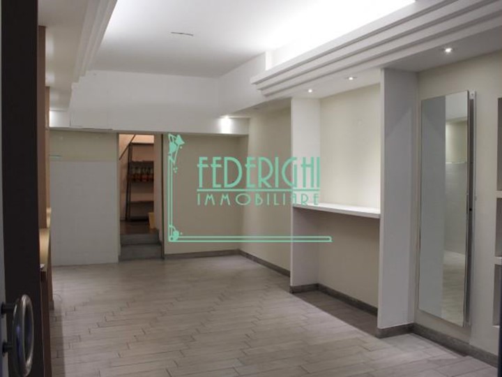 Immobile commerciale in Affitto a Lucca, 1'200€, 42 m²