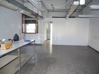 Immobile commerciale in Affitto a Vinci, zona Spicchio, 650€, 120 m²
