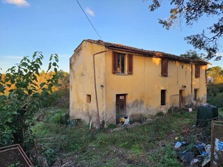 Casa di corte in Vendita a Santa Maria a Monte, zona Falorni, 87'000€, 160 m², con Box