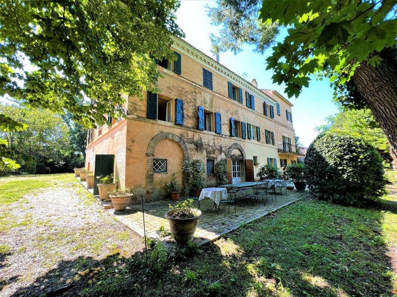 Villa in Vendita a Fermo, 490'000€, 500 m²