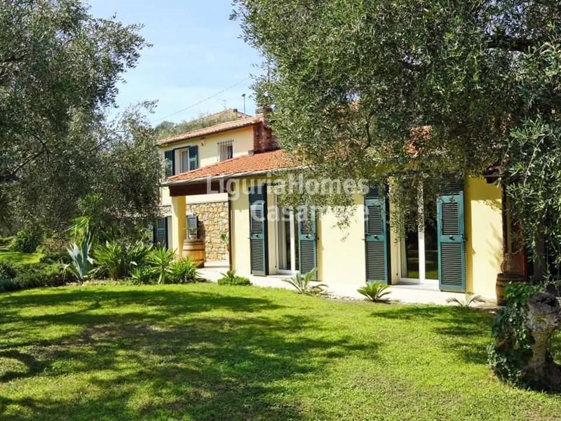 Villa in Vendita a Imperia, 730'000€, 189 m²