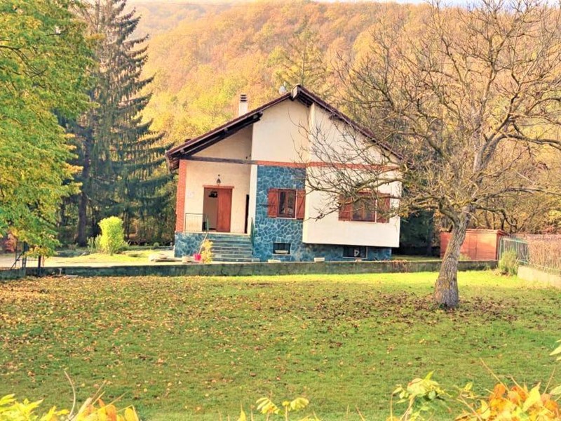 Villa in Vendita a Pontinvrea, 180'000€, 330 m²