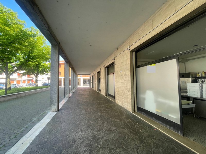 Negozio in Vendita a Ferrara, zona Barco - Pontelagoscuro, 80'000€, 80 m²