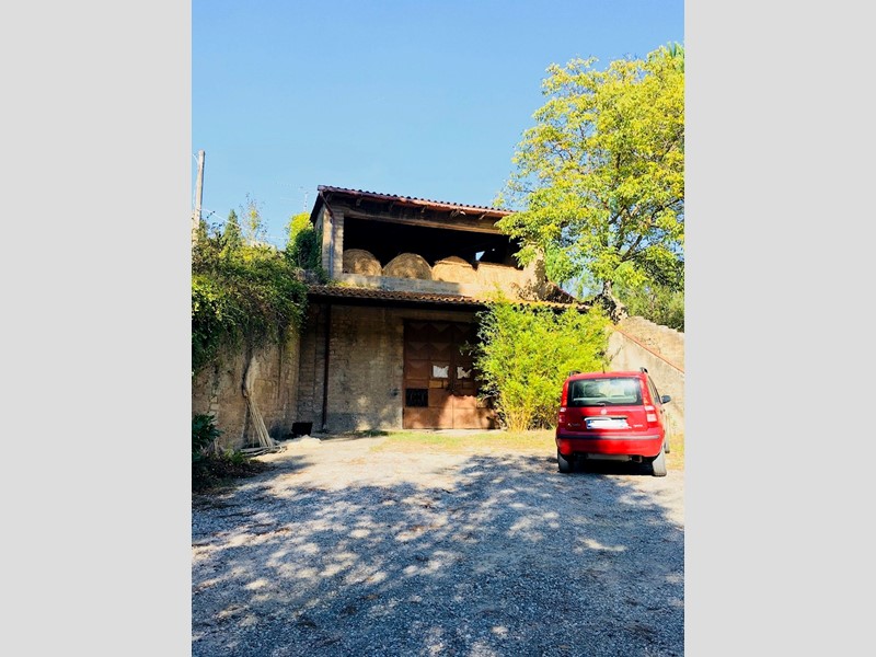 Villa in Vendita a San Miniato, zona Marzana, 198'000€, 397 m²