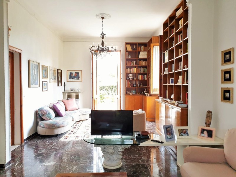 Villa in Vendita a Crespina Lorenzana, zona Crespina, 880'000€, 330 m²