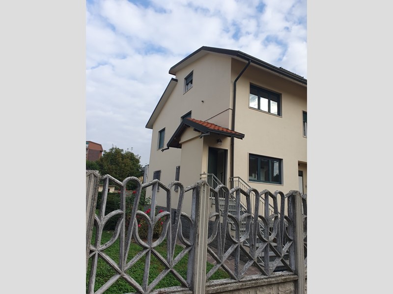 Bilocale in Vendita a Garbagnate Milanese, 170'000€, 75 m²