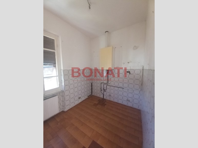 Casa Indipendente in Vendita a Ameglia, 300'000&euro;, 320 m²