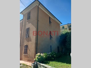 Casa Indipendente in Vendita a Ameglia, 300'000&euro;, 320 m²