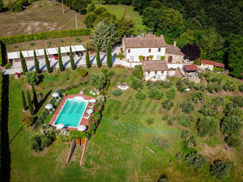 Casa Indipendente in Vendita a Chianni, 950'000€, 380 m²