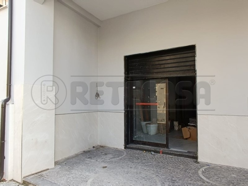 Immobile commerciale in Affitto a Marcianise, 400€, 50 m²