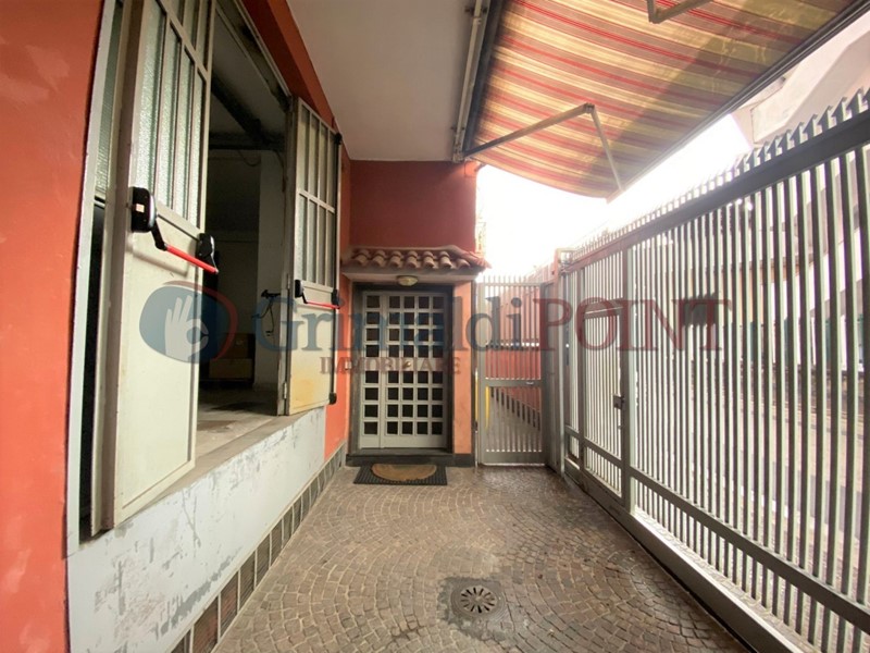 Capannone in Affitto a Giugliano in Campania, 155 m²
