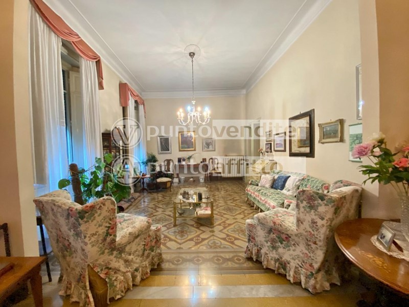 Villa in Vendita a Lucca, zona San Marco, 1'000'000€, 500 m²