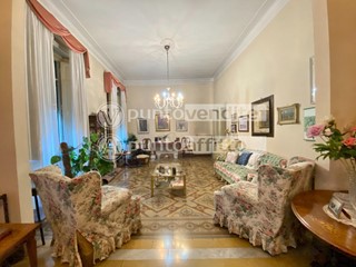 Villa in Vendita a Lucca, zona San Marco, 1'000'000€, 500 m²