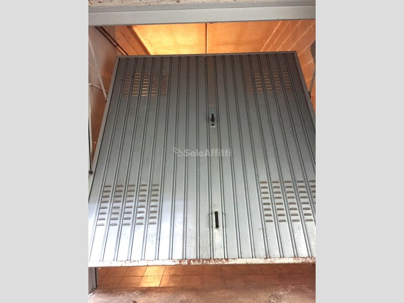 Box in Affitto a Seregno, 20 m², con Box