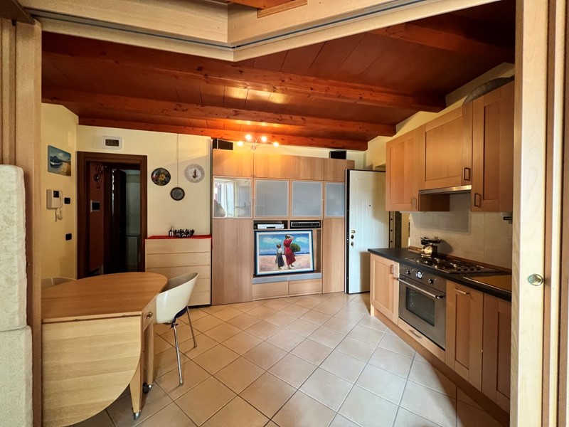 Monolocale in Vendita a Laveno Mombello, 130'000€, 35 m², arredato