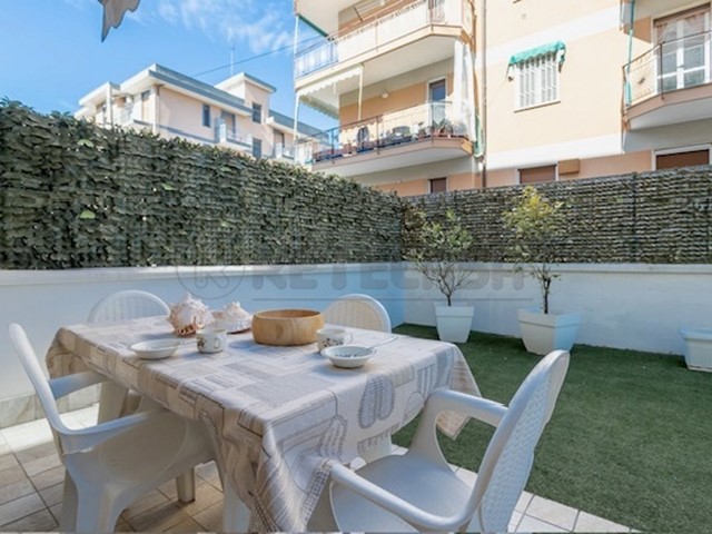 Trilocale in Vendita a Borghetto Santo Spirito, 260'000€, 50 m², arredato