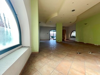 Capannone in Affitto a Pietrasanta, 1'500€, 65 m²