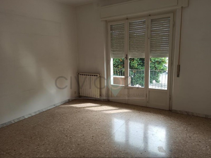 Appartamento in Vendita a Massa, 220'000€, 120 m², con Box