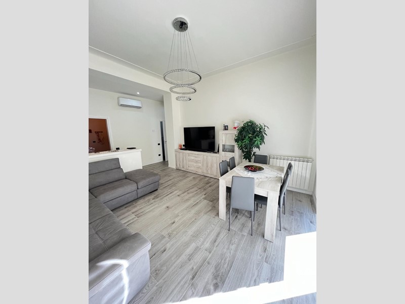 Appartamento in Vendita a Carrara, zona Marina di Carrara, 300'000€, 109 m², arredato