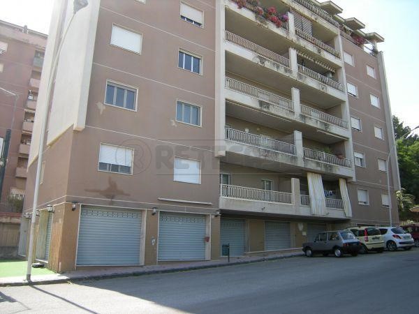 Immobile commerciale in Affitto a Caltanissetta, zona via Carlo Pisacane, 700€, 150 m²