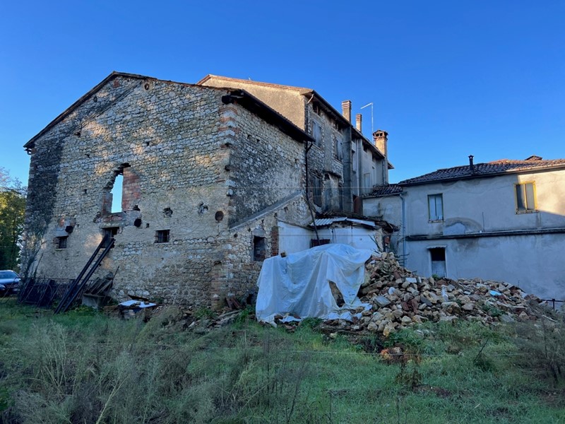 Rustico in Vendita a Pieve del Grappa, 49'000€, 230 m²
