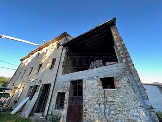 Rustico in Vendita a Pieve del Grappa, 49'000€, 230 m²
