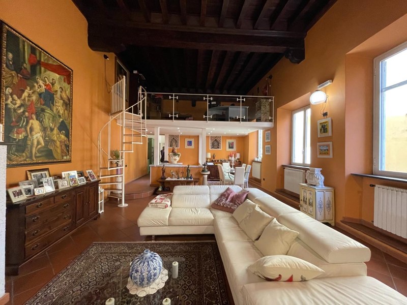 Appartamento in Vendita a Lucca, 550'000€, 240 m², arredato