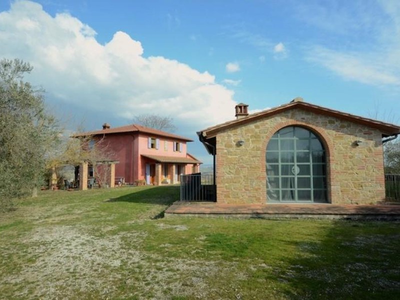 Casale in Vendita a Gambassi Terme, 700'000€, 340 m²