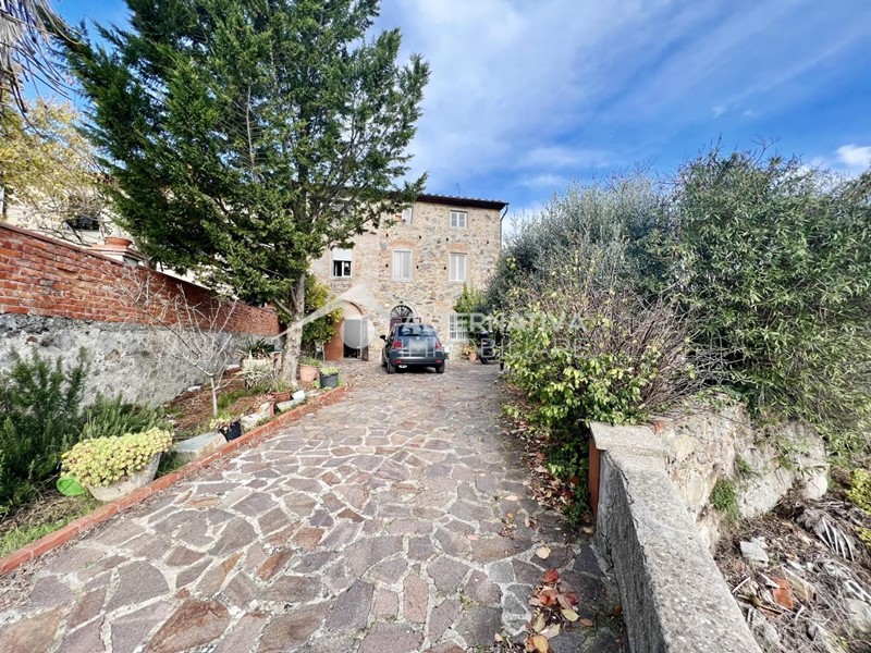 Casa di corte in Vendita a Capannori, zona San Ginese, 295'000€, 300 m²