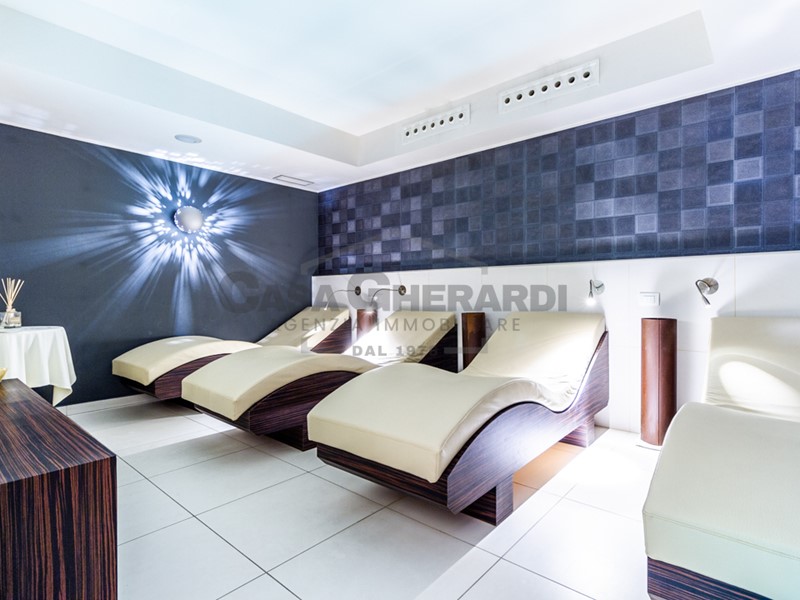 Attività commerciale in Vendita a Bergamo, 1'600'000€, 2250 m²