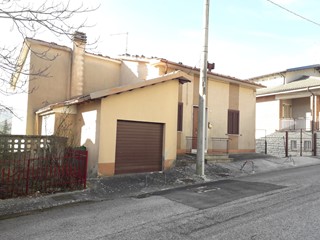 Trilocale in Vendita a Scheggia e Pascelupo, 16'000&euro;, 80 m²