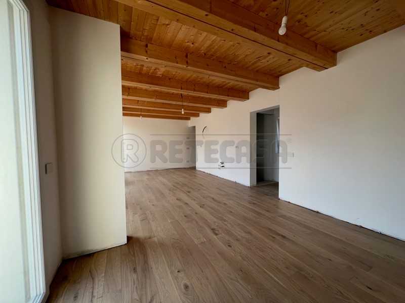 Casa Semi Indipendente in Vendita a Mussolente, 390'000€, 200 m², con Box