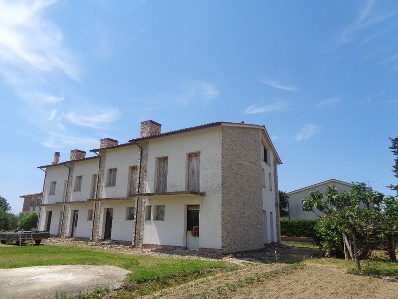 Villetta a schiera in Vendita a Pontedera, zona Pardossi, 350'000€, 130 m²