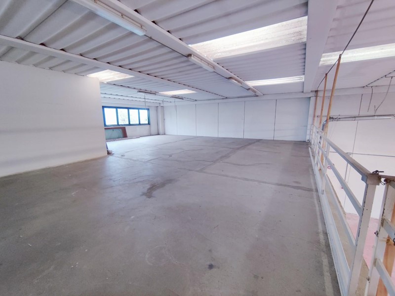 Immobile commerciale in Affitto a Cascina, 780€, 150 m²