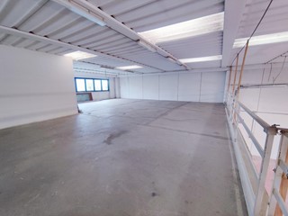 Immobile commerciale in Affitto a Cascina, 780€, 150 m²