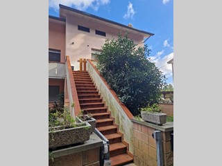 Appartamento in Vendita a Crespina Lorenzana, zona Crespina, 129'000€, 132 m², con Box