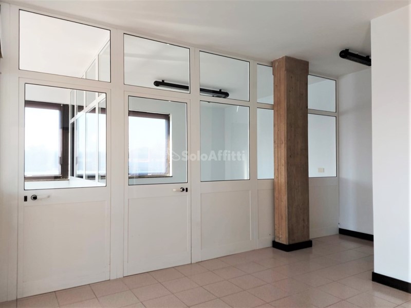 Ufficio in Affitto a Fiumicino, zona Isola Sacra, 1'200€, 75 m²