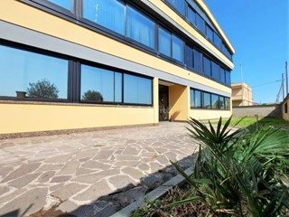 Ufficio in Affitto a Fiumicino, zona Isola Sacra, 1'200€, 75 m²