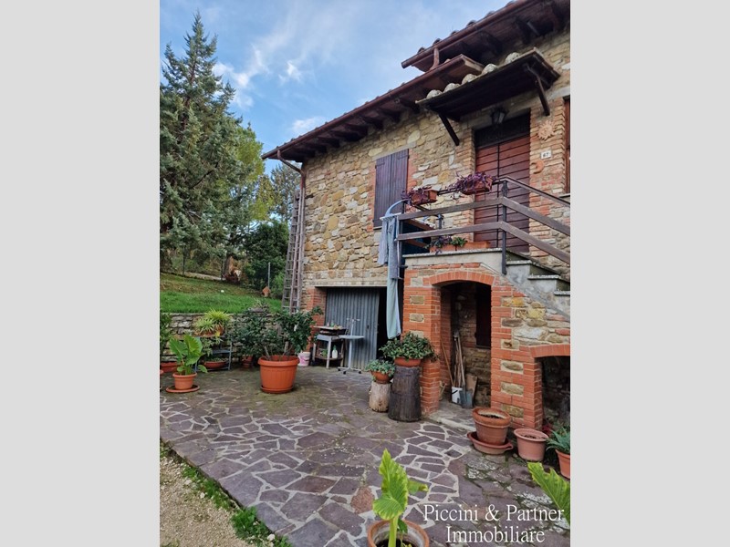 Casa Indipendente in Vendita a Paciano, 165'000€, 186 m²