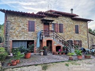 Casa Indipendente in Vendita a Paciano, 165'000€, 186 m²