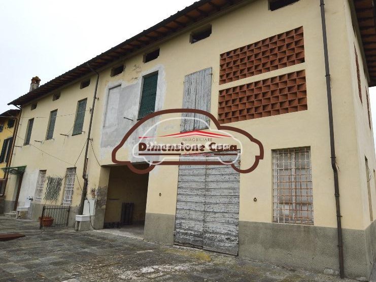Casa Indipendente in Vendita a Lucca, zona San Filippo, 295'000€, 500 m², con Box