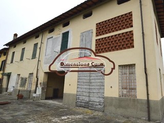 Casa Indipendente in Vendita a Lucca, zona San Filippo, 295'000€, 500 m², con Box