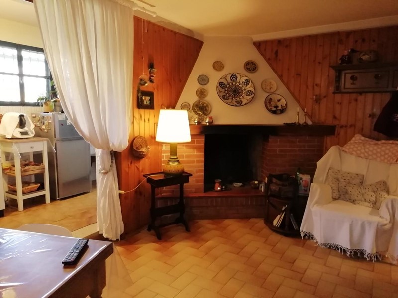 Casa Indipendente in Vendita a Empoli, zona Brusciana, 240'000€, 320 m², con Box