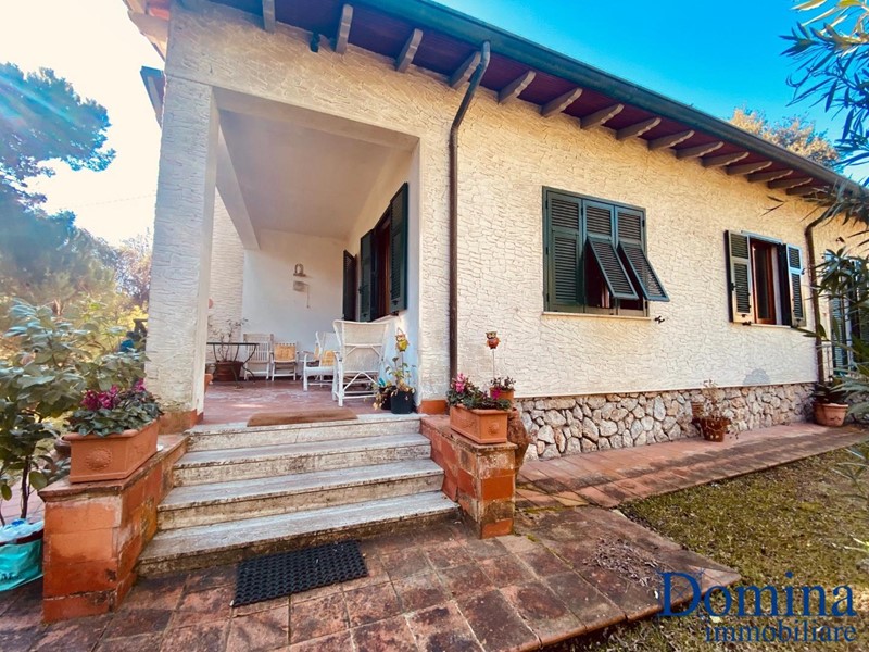 Casa Indipendente in Vendita a Massa, zona Marina di Massa, 490'000€, 140 m²