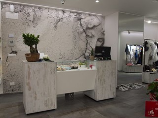 Immobile commerciale in Vendita a Lucca, zona Centro Storico, 270'000€, 80 m²