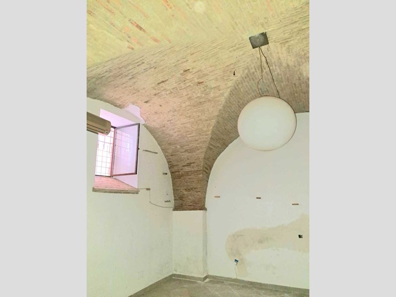 Immobile commerciale in Vendita a Lanciano, 45'000€, 269 m²