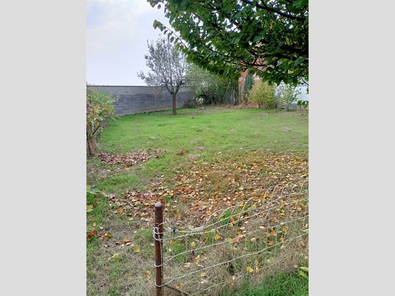 Casa Indipendente in Vendita a Pieve Porto Morone, 56'000€, 128 m²