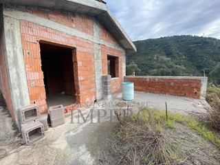 Casa Indipendente in Vendita a Ventimiglia, zona Calvo, 190'000€, 160 m²