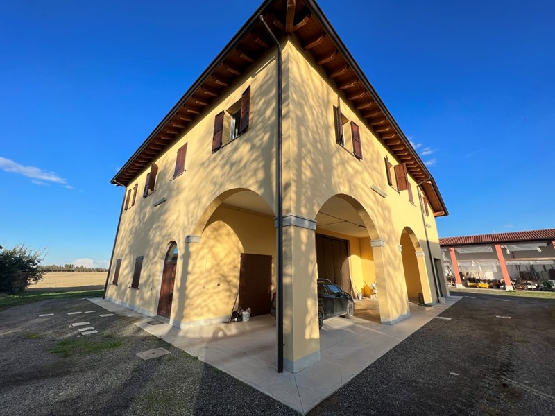 Capannone in Vendita a Crevalcore, 250'000€, 500 m²